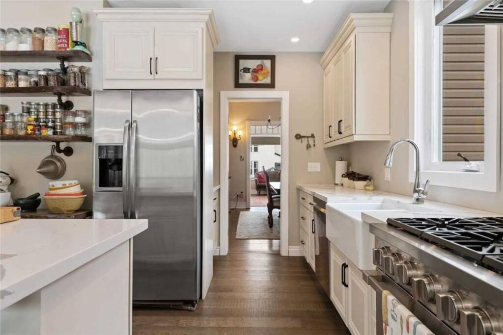 Perfection Near The River - 4 Bedroom Villa Complimentary Breakfast Delivered Daily To The Rental Niagara Falls Exterior photo