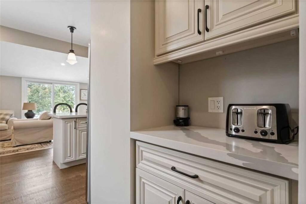 Perfection Near The River - 4 Bedroom Villa Complimentary Breakfast Delivered Daily To The Rental Niagara Falls Exterior photo