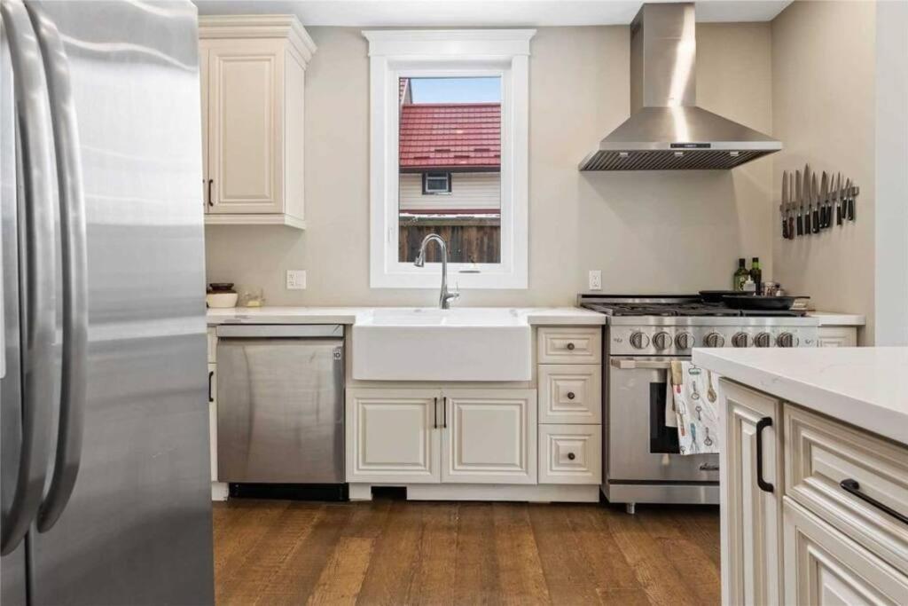 Perfection Near The River - 4 Bedroom Villa Complimentary Breakfast Delivered Daily To The Rental Niagara Falls Exterior photo
